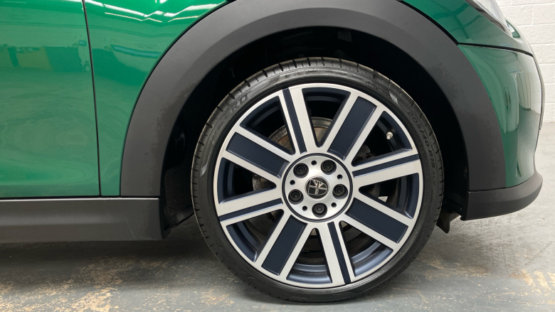 MINI Hatchback 1.5 Cooper Exclusive 3dr Auto Petrol Hatchback